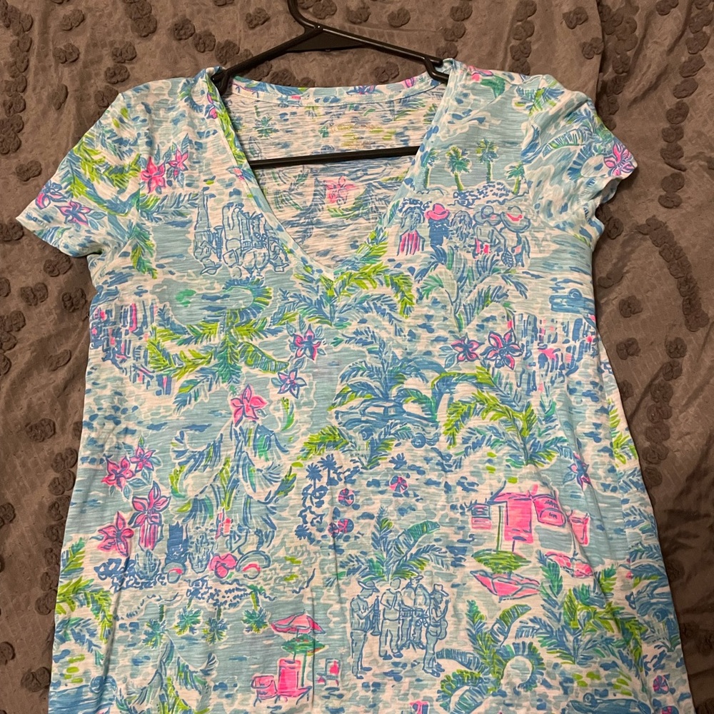 Lilly Pulitzer V neck tee